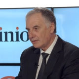 Emmanuelle Ducros interviewe Eric Layly, qui occupe le poste de président de la Fédération Française des Combustibles, Carburants et Chauffage (FF3C).